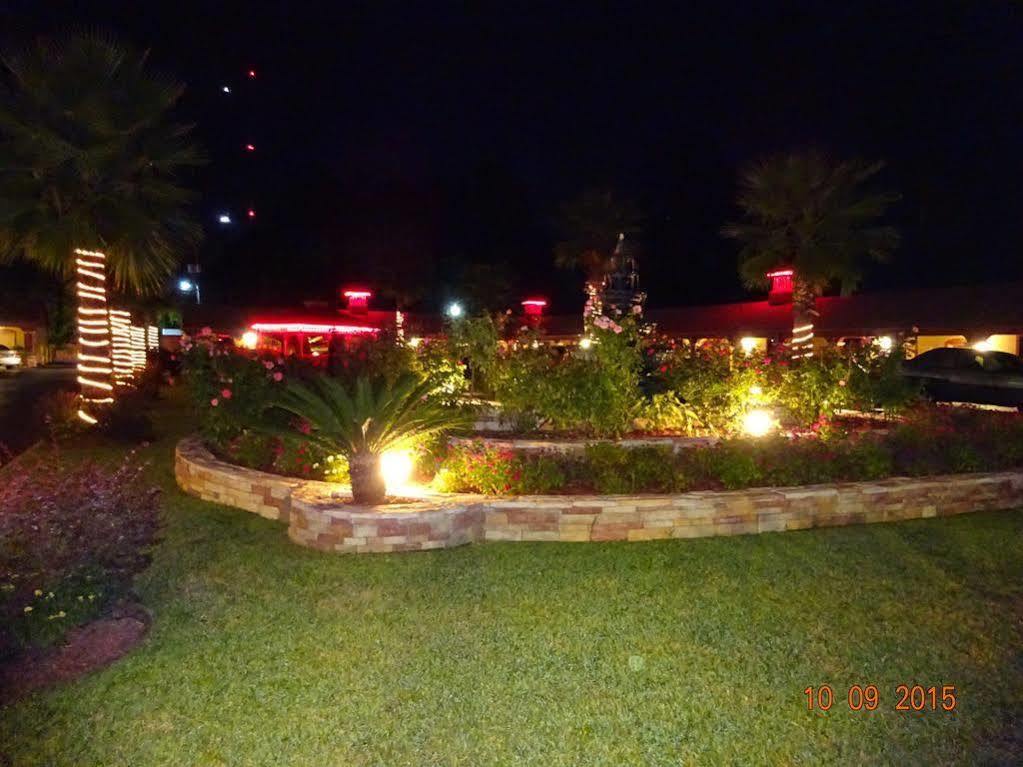 Deluxe Inn - Саванна Экстерьер фото